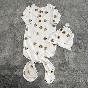 Caden Lane Baby Knot Gown + Hat Bee Print White Baby 0-3 Months
